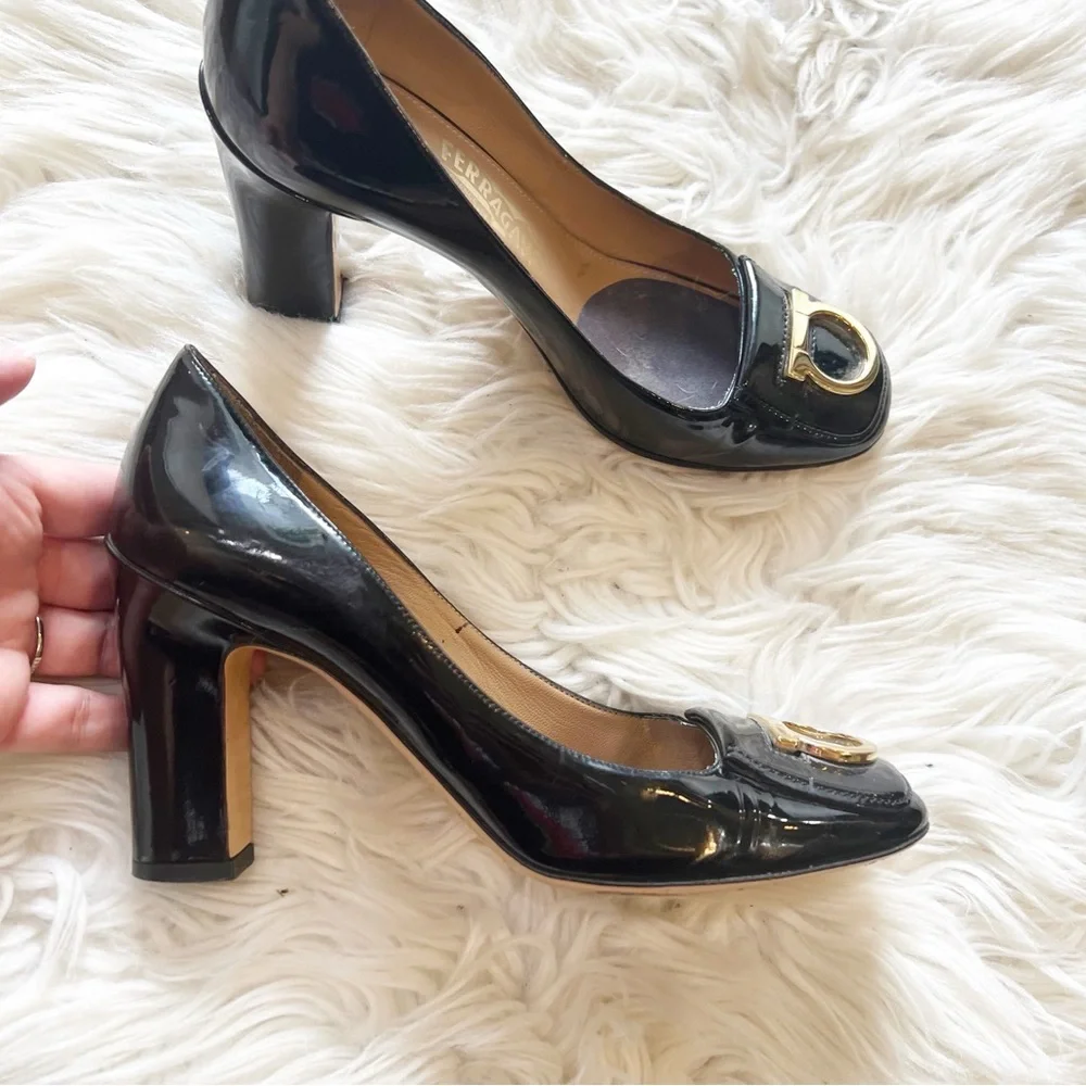 Salvatore Ferragamo Black Patent Leather Gold Logo Heels Women’s Size 6.5B - Picture 2 of 9